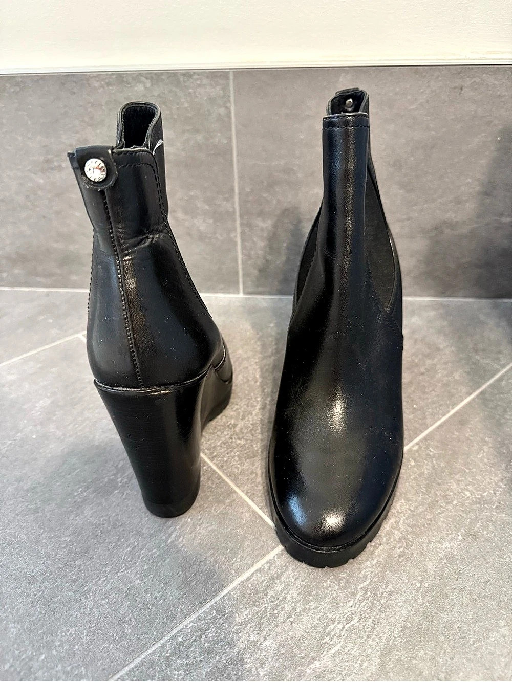 Michael Kors Black Leather Wedge Ankle Boots US 8M